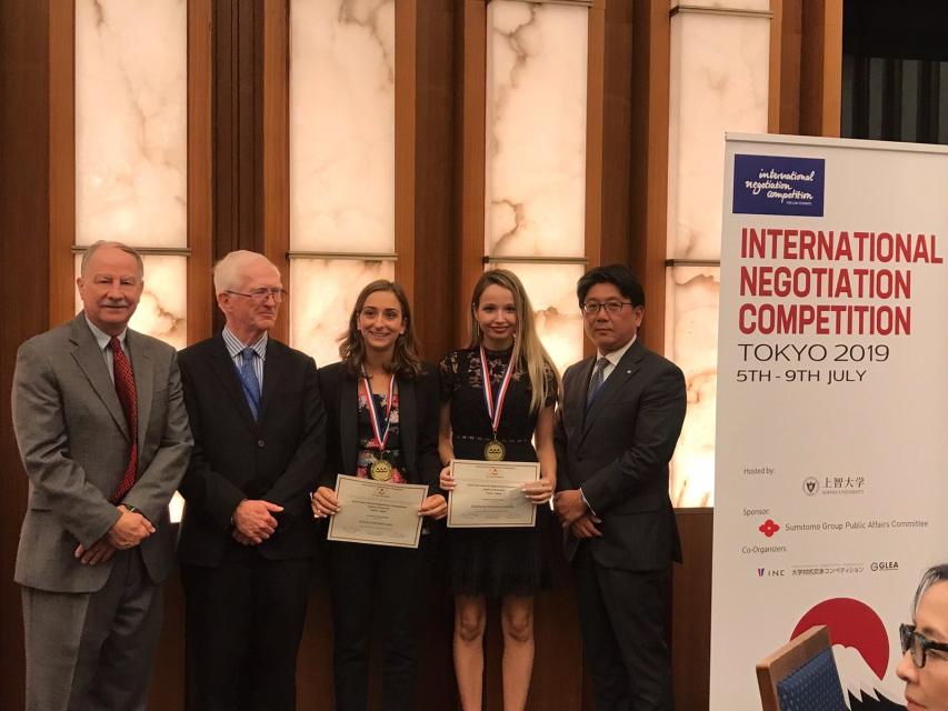 Τη 12η θέση παγκοσμίως κατέκτησε η φοιτητική ομάδα της Νομικής Σχολής του Αριστοτέλειου Πανεπιστημίου Θεσσαλονίκης (ΑΠΘ) στον Διεθνή Διαγωνισμό Διαπραγματεύσεων (International Negotiation Competition), που διεξήχθη στις 5-9 Ιουλίου 2019, στο Τόκιο της Ιαπωνίας.